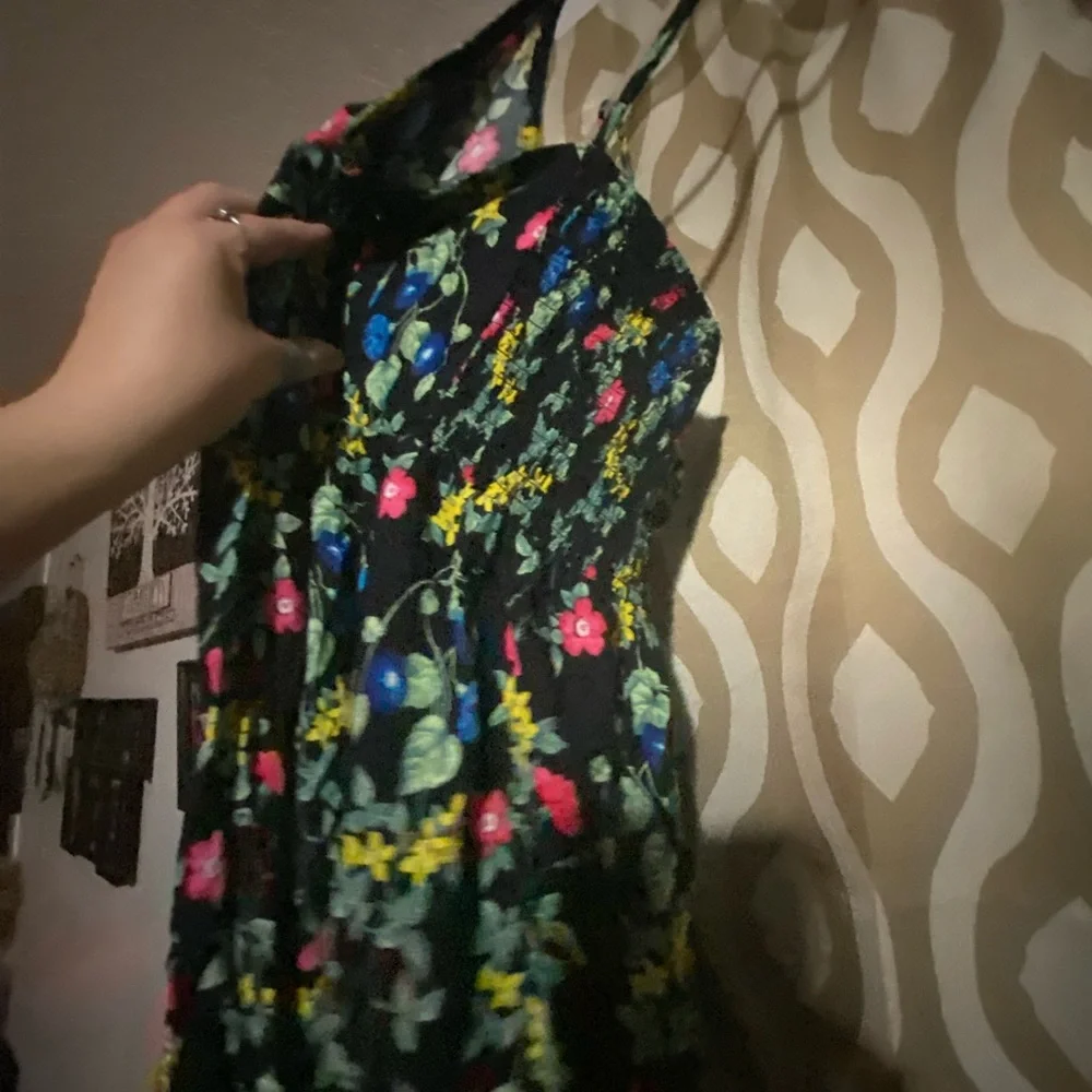 SPRING 🌱🌸 body forming flowy dress - Picture 6 of 6